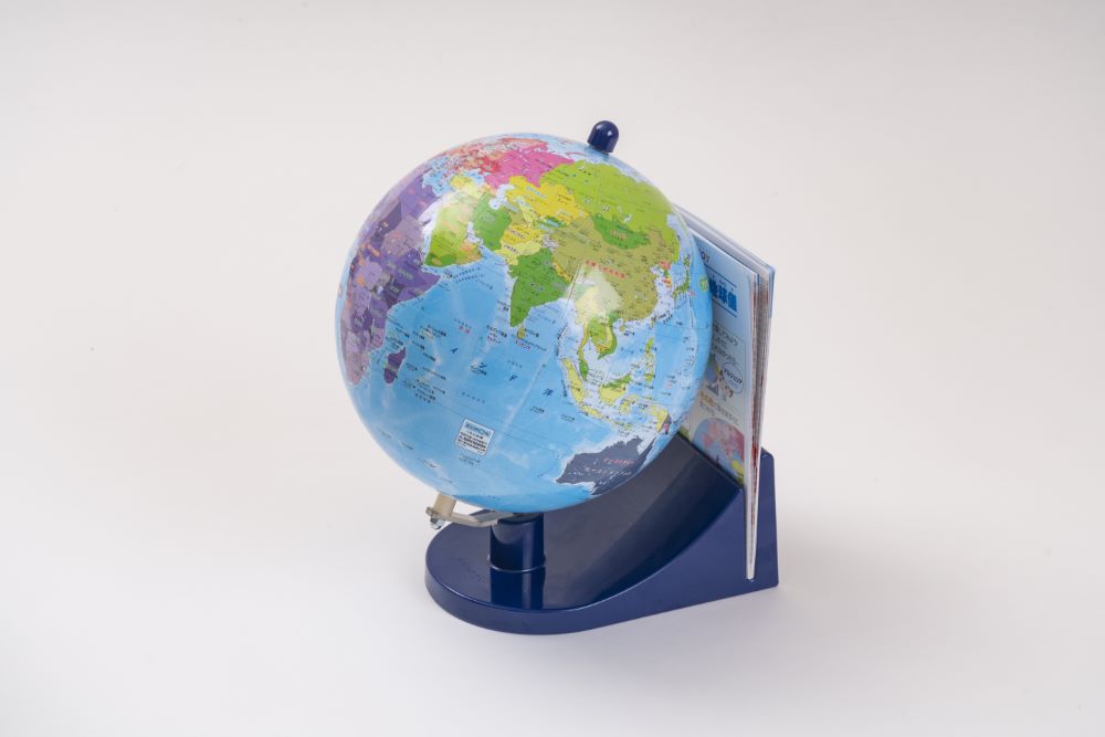 知らない国がすぐに見つかるくもんの地球儀